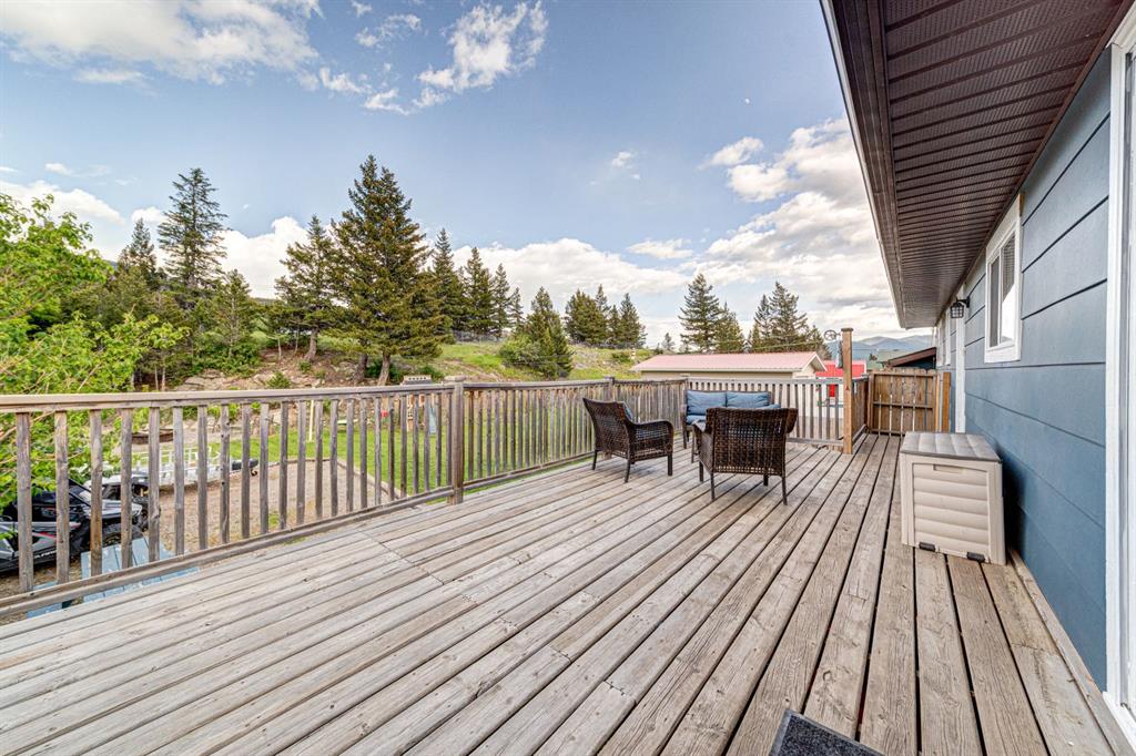 Picture for 21009 21 Avenue  https://www.cirrealty.ca/reb/ldar/3/A2260633_37.jpg
