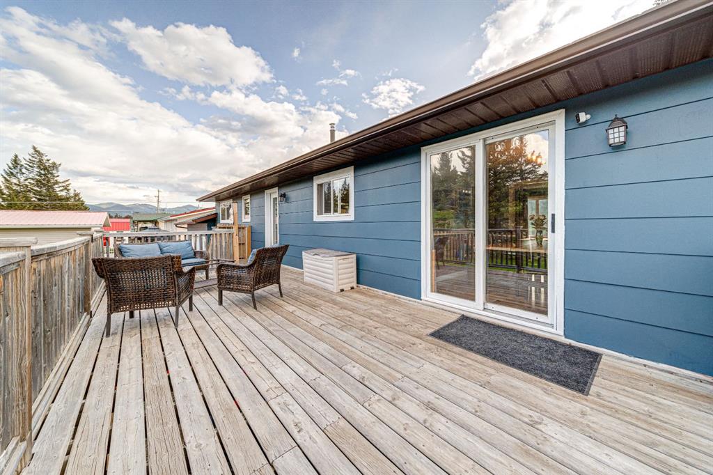 Picture for 21009 21 Avenue  https://www.cirrealty.ca/reb/ldar/3/A2260633_38.jpg