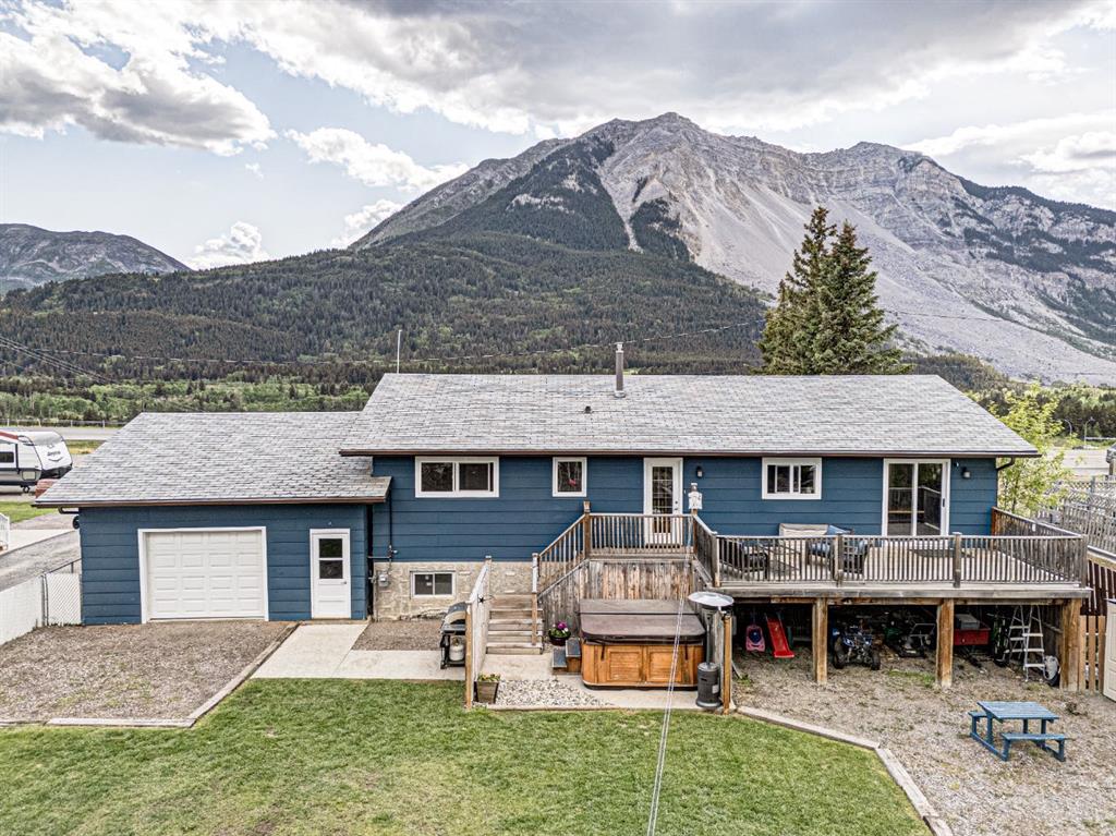 Picture for 21009 21 Avenue  https://www.cirrealty.ca/reb/ldar/3/A2260633_4.jpg