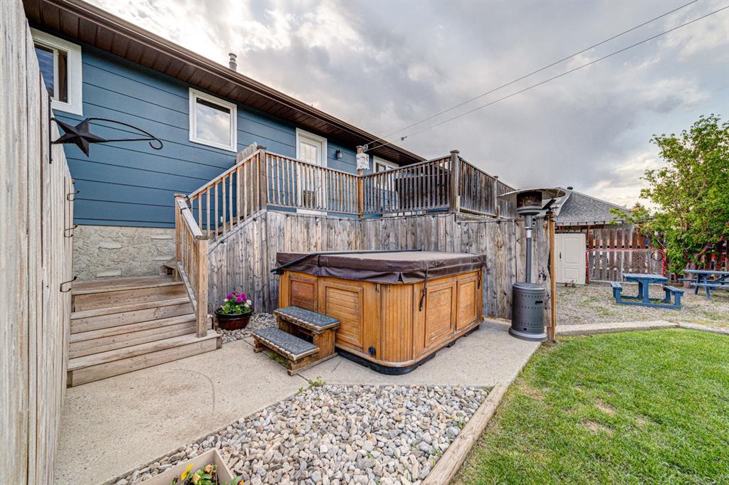 Picture for 21009 21 Avenue  https://www.cirrealty.ca/reb/ldar/3/A2260633_40.jpg