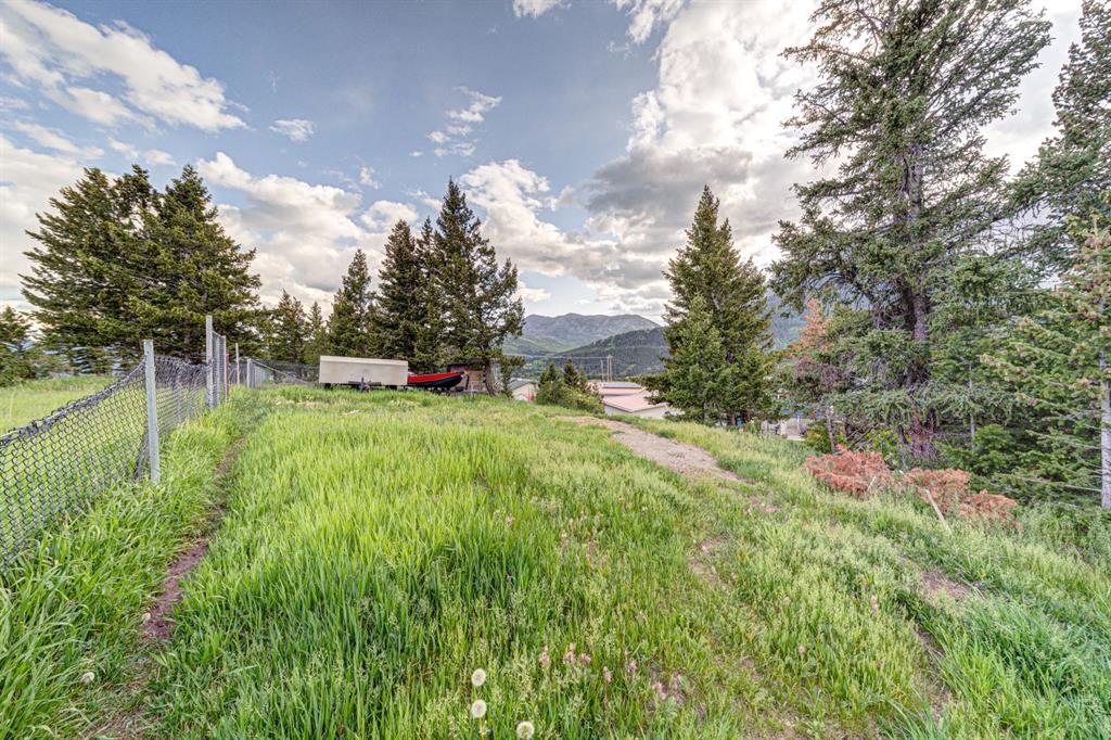 Picture for 21009 21 Avenue  https://www.cirrealty.ca/reb/ldar/3/A2260633_43.jpg