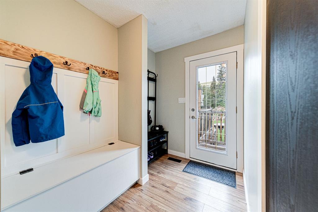 Picture for 21009 21 Avenue  https://www.cirrealty.ca/reb/ldar/3/A2260633_6.jpg