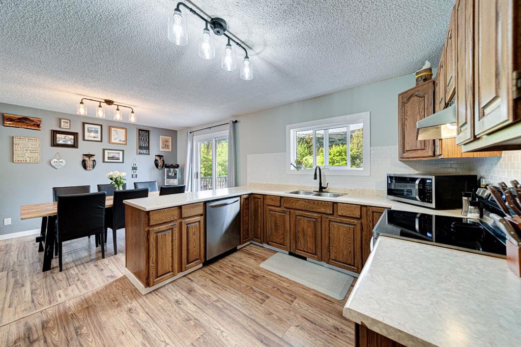 Picture for 21009 21 Avenue  https://www.cirrealty.ca/reb/ldar/3/A2260633_7.jpg