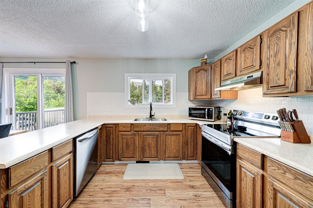Picture for 21009 21 Avenue  https://www.cirrealty.ca/reb/ldar/3/A2260633_9.jpg