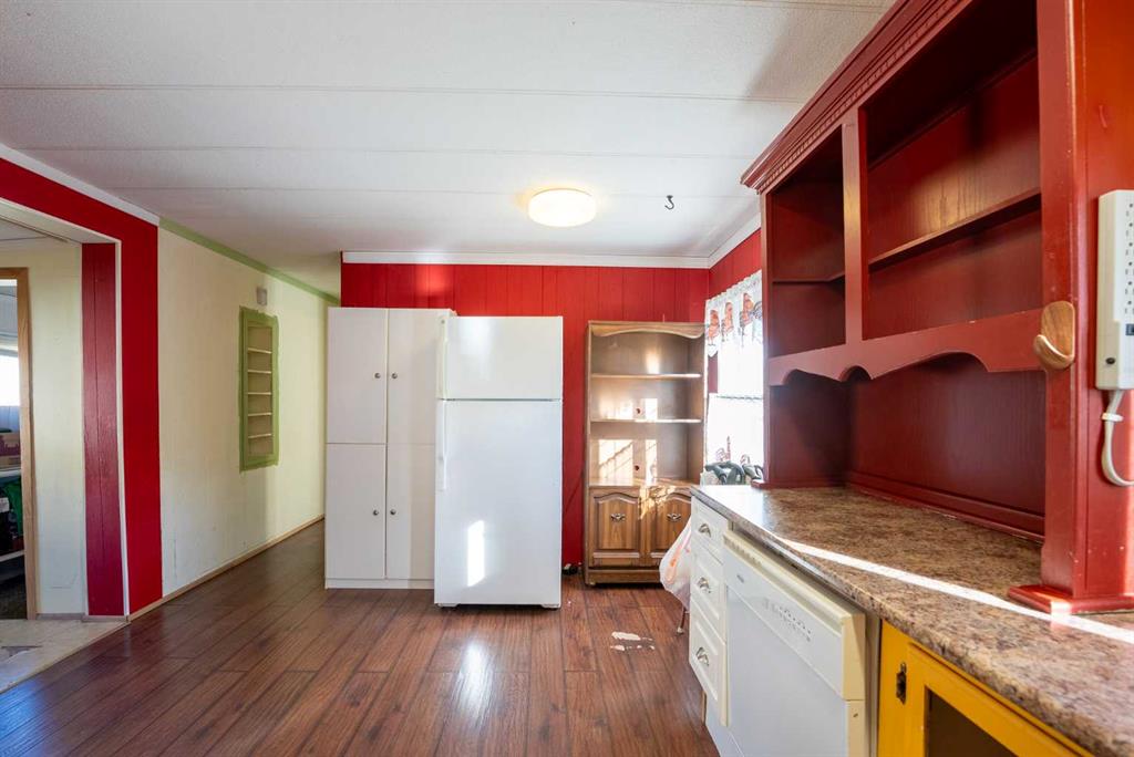 Picture for 19, 5853 4 Street  https://www.cirrealty.ca/reb/ldar/3/A2266233_14.jpg