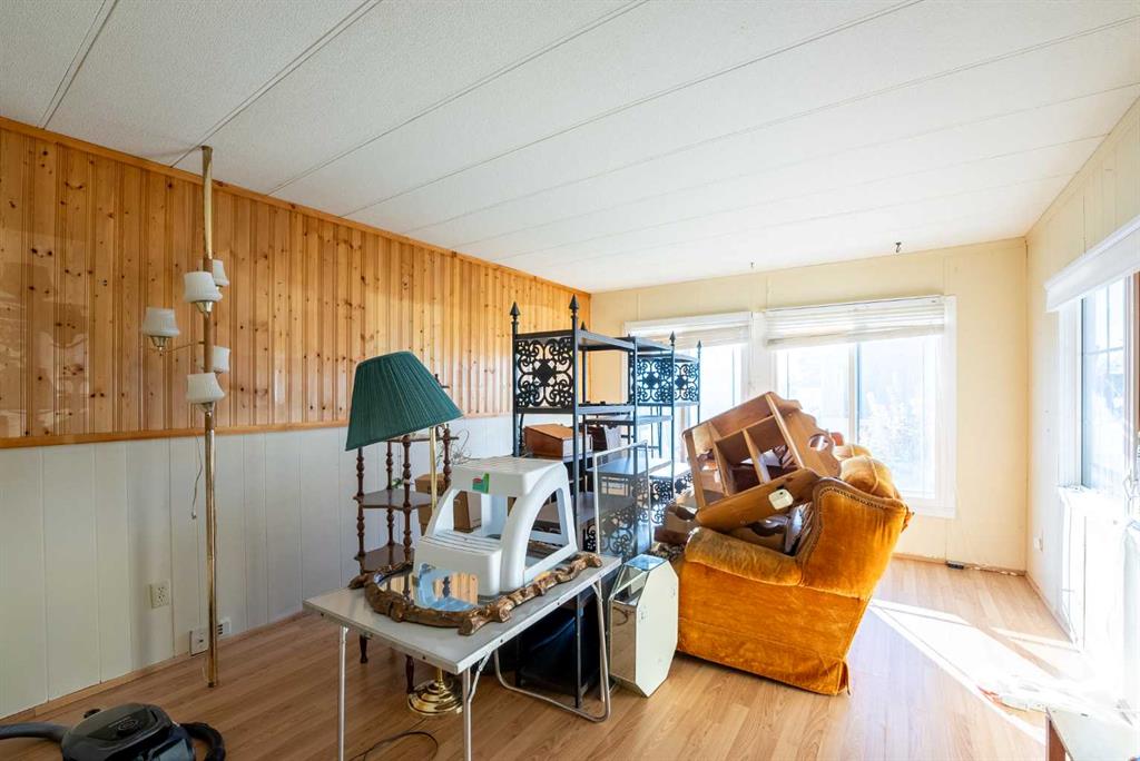 Picture for 19, 5853 4 Street  https://www.cirrealty.ca/reb/ldar/3/A2266233_9.jpg