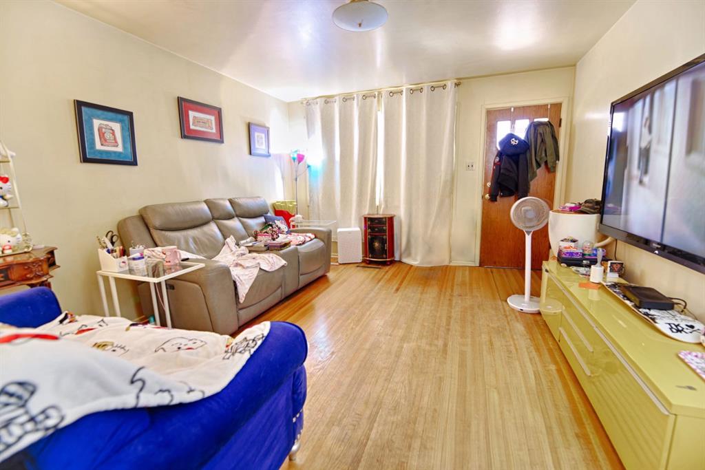 Picture for 451 19 Street N