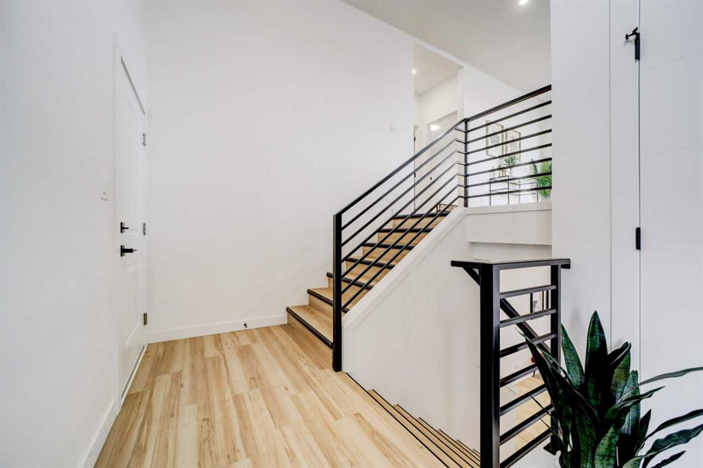 Picture for 661 Devonia Road W