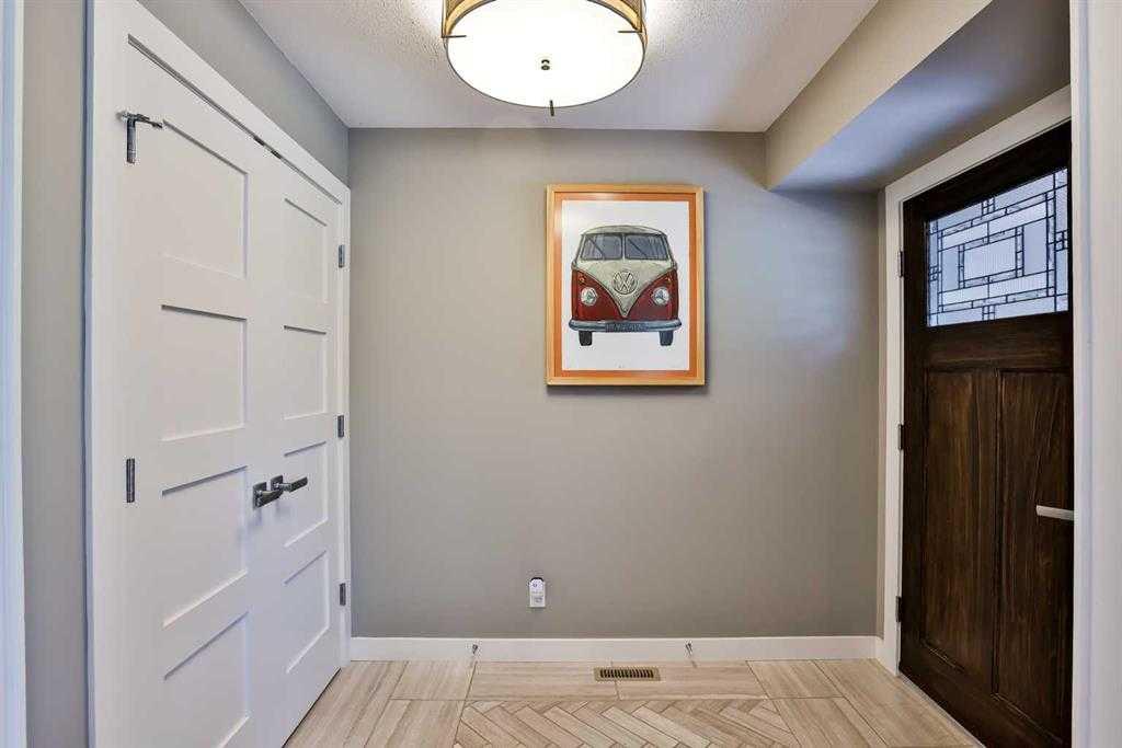 Picture for 234 McMaster Boulevard W