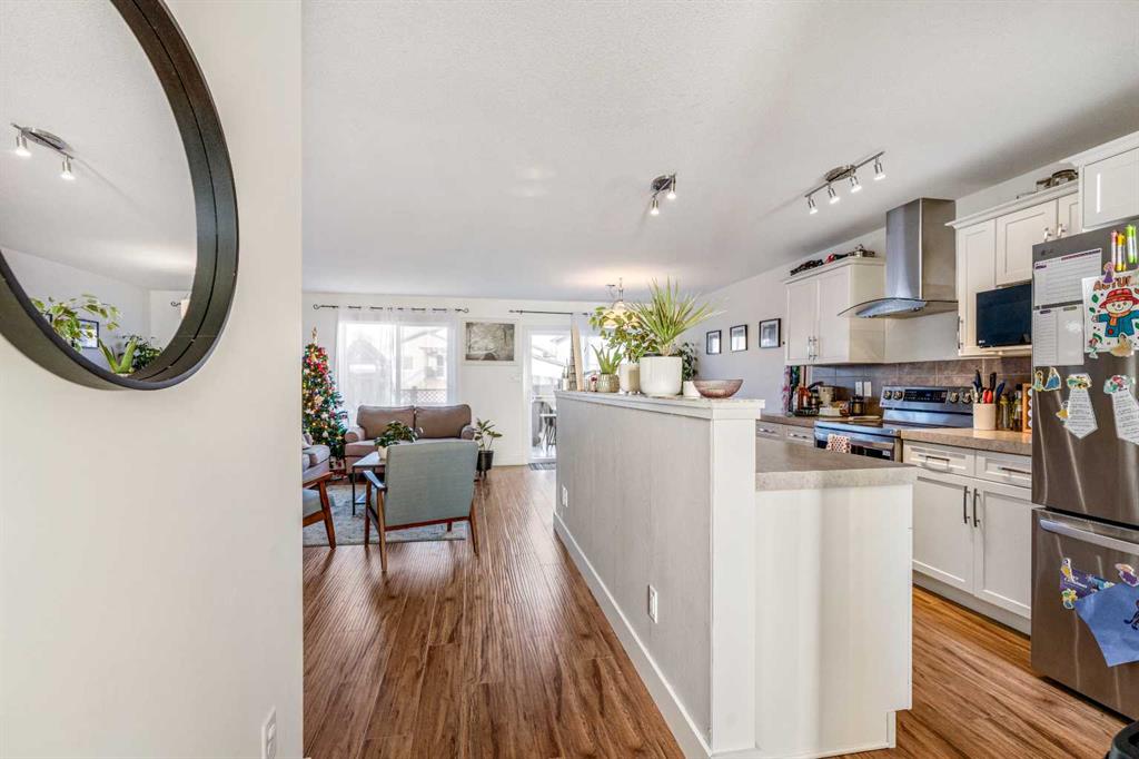 Picture for 843 Silkstone Close W