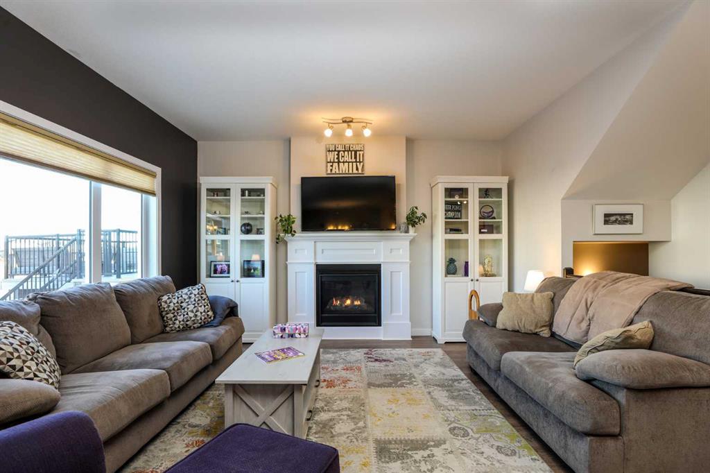 Picture for 711 Moonlight Crescent W