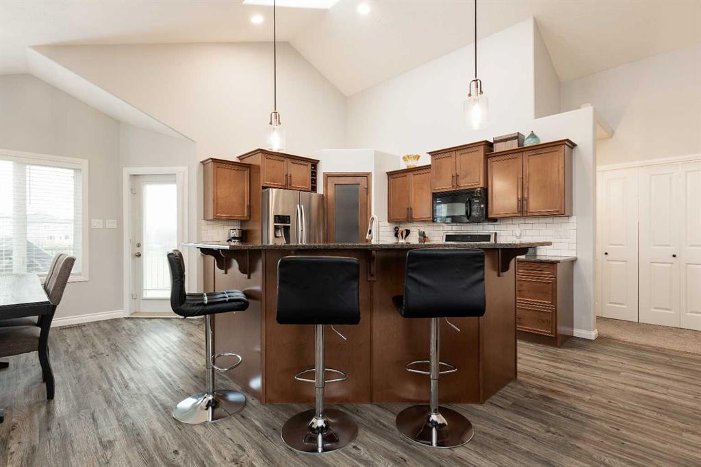 Picture for 1644 Coalbanks Boulevard W