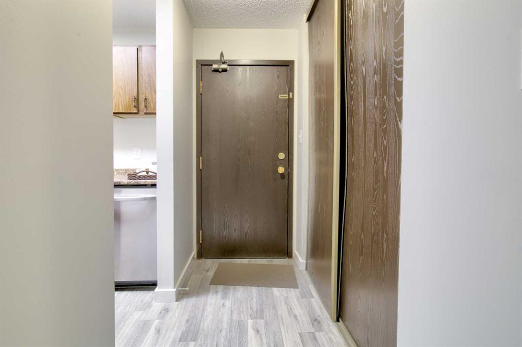 Picture for 104, 403 Columbia Boulevard W