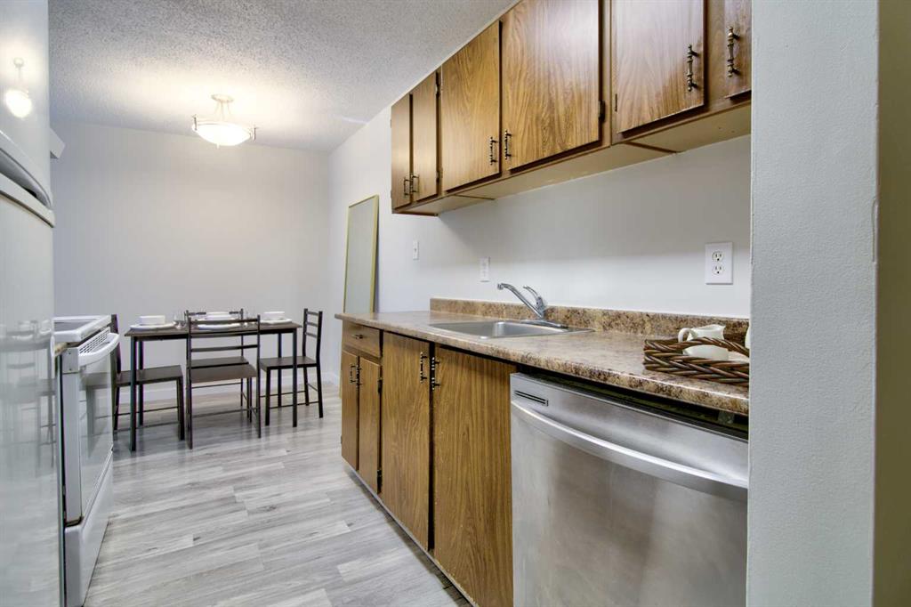 Picture for 104, 403 Columbia Boulevard W