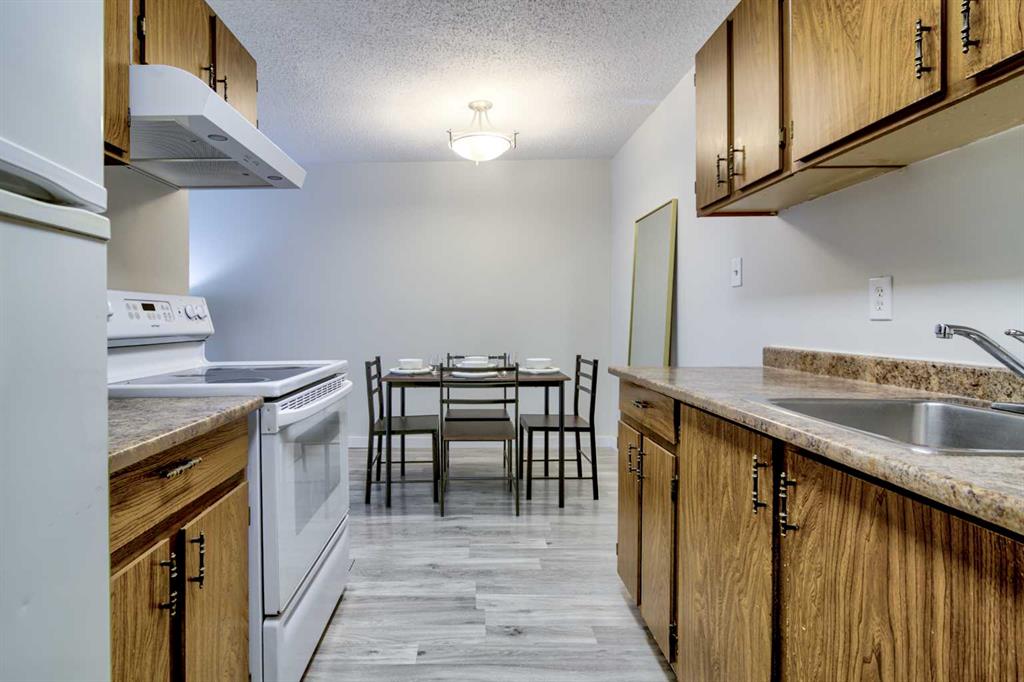 Picture for 104, 403 Columbia Boulevard W