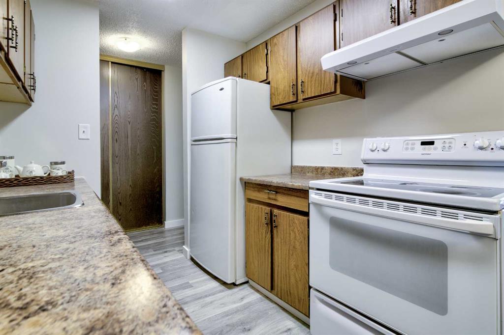 Picture for 104, 403 Columbia Boulevard W