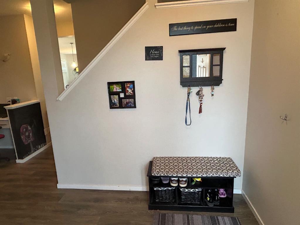 Picture for 43 Country Meadows Boulevard W