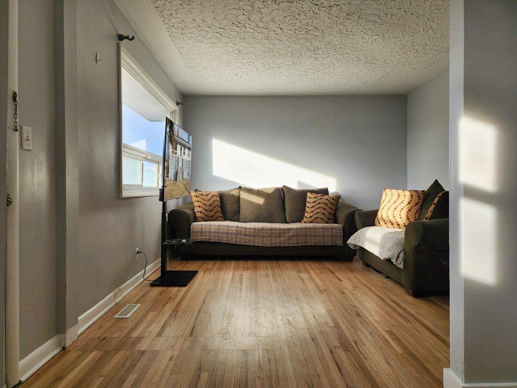 Picture for 408 49 Avenue E