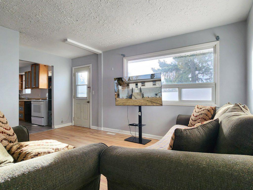 Picture for 408 49 Avenue E