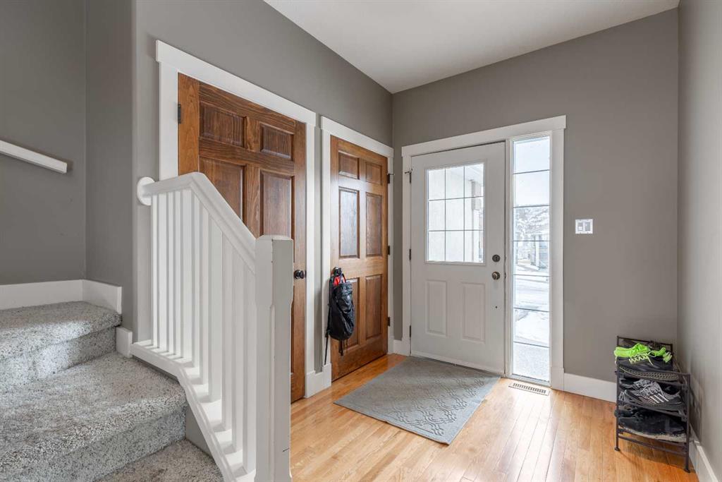 Picture for 4, 369 Canyon Boulevard W