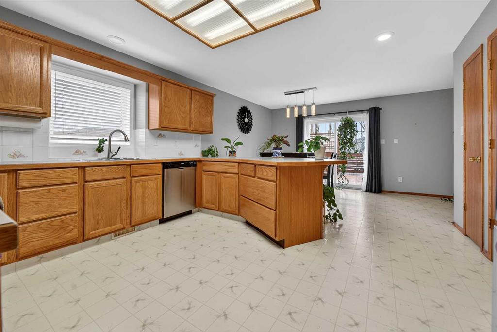 Picture for 95 Stoney Crescent W