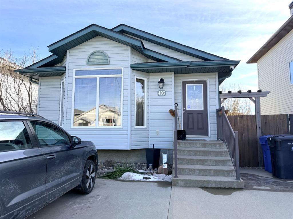 Picture for 493 Squamish Lane W