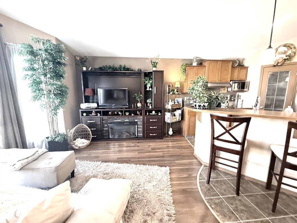 Picture for 493 Squamish Lane W