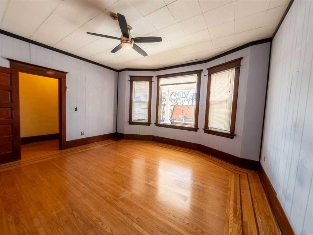 Picture for 643 8 Street S