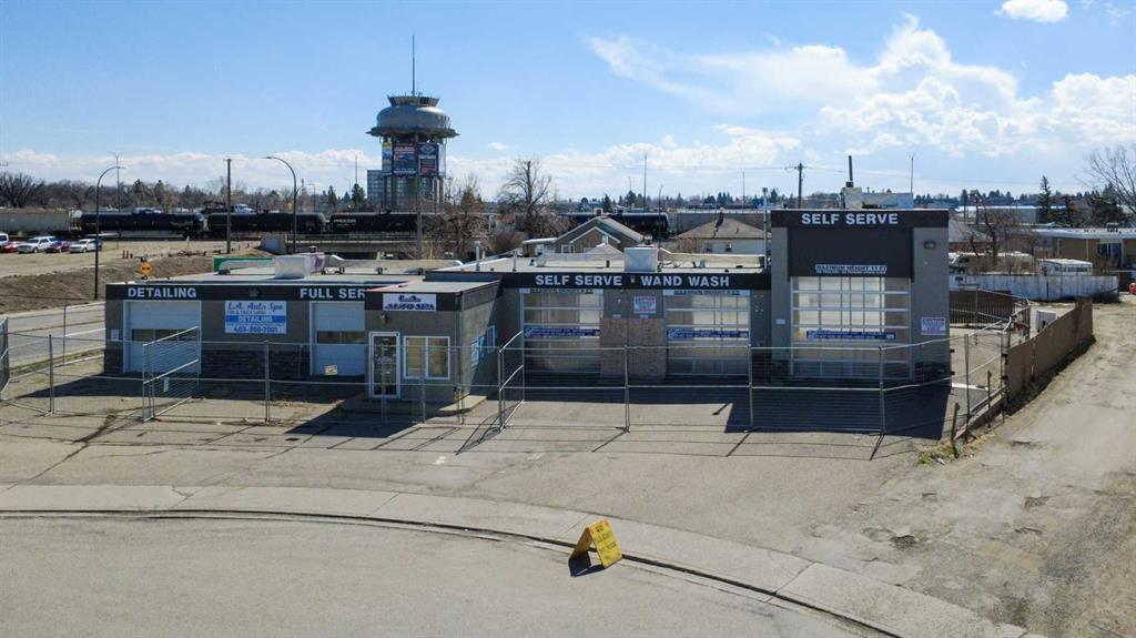 Picture for 108 Mayor Magrath Drive N