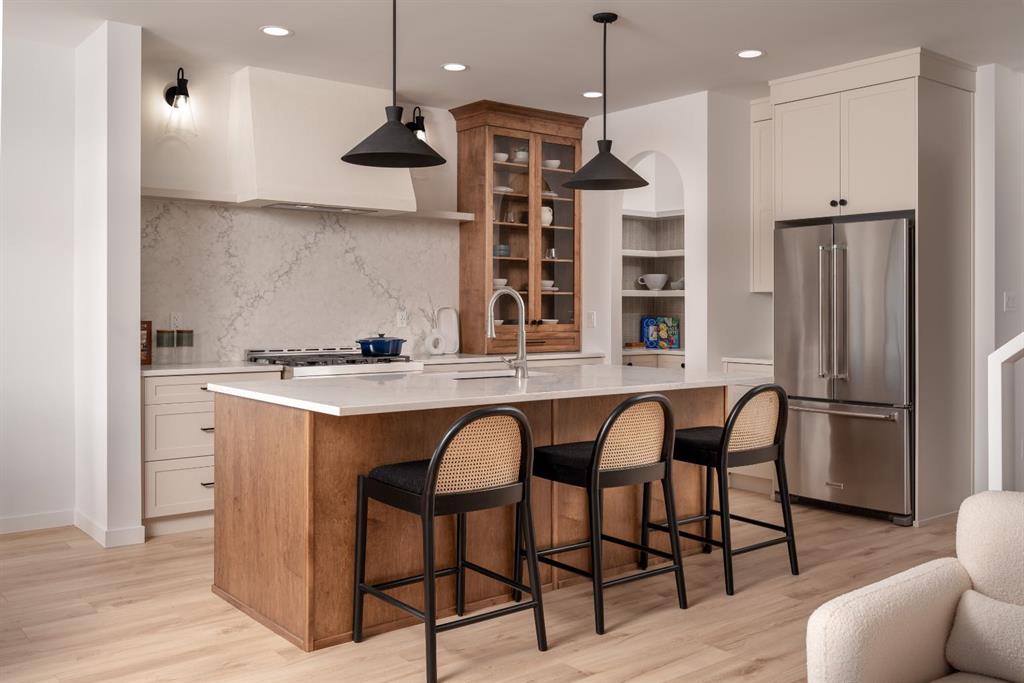 Picture for 706 Violet Place W