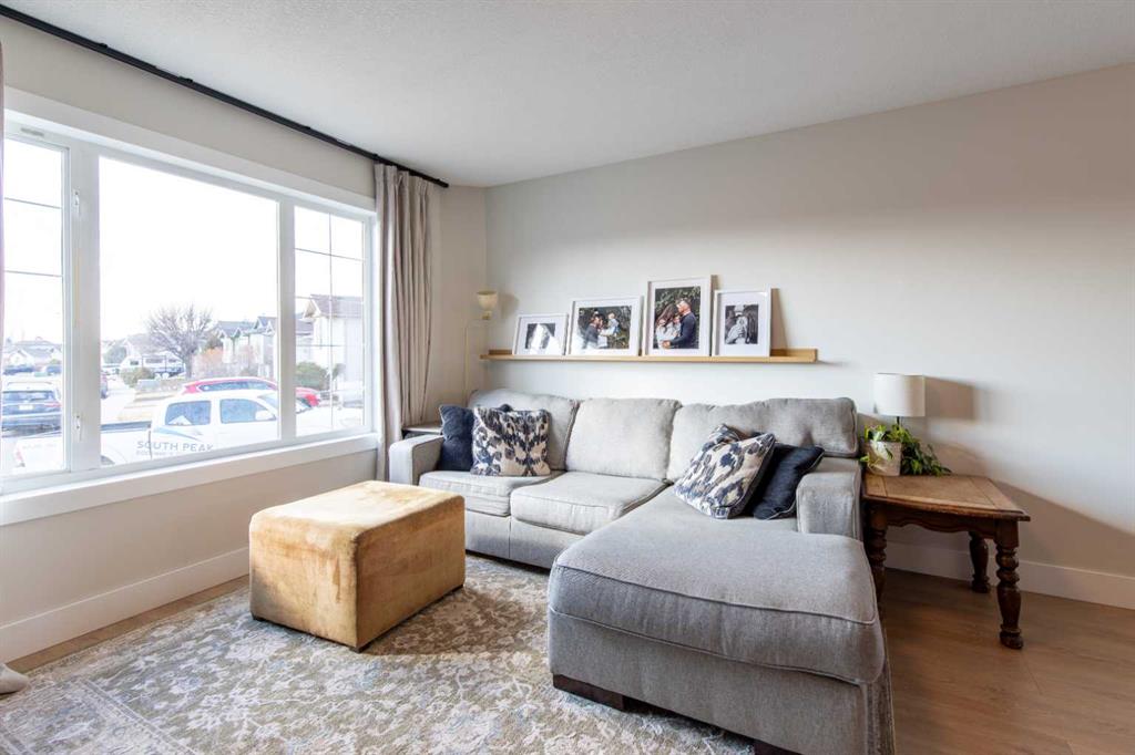 Picture for 182 Heritage Court W