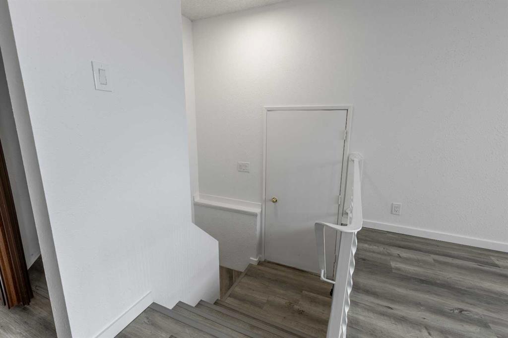 Picture for 74 Carleton Place W