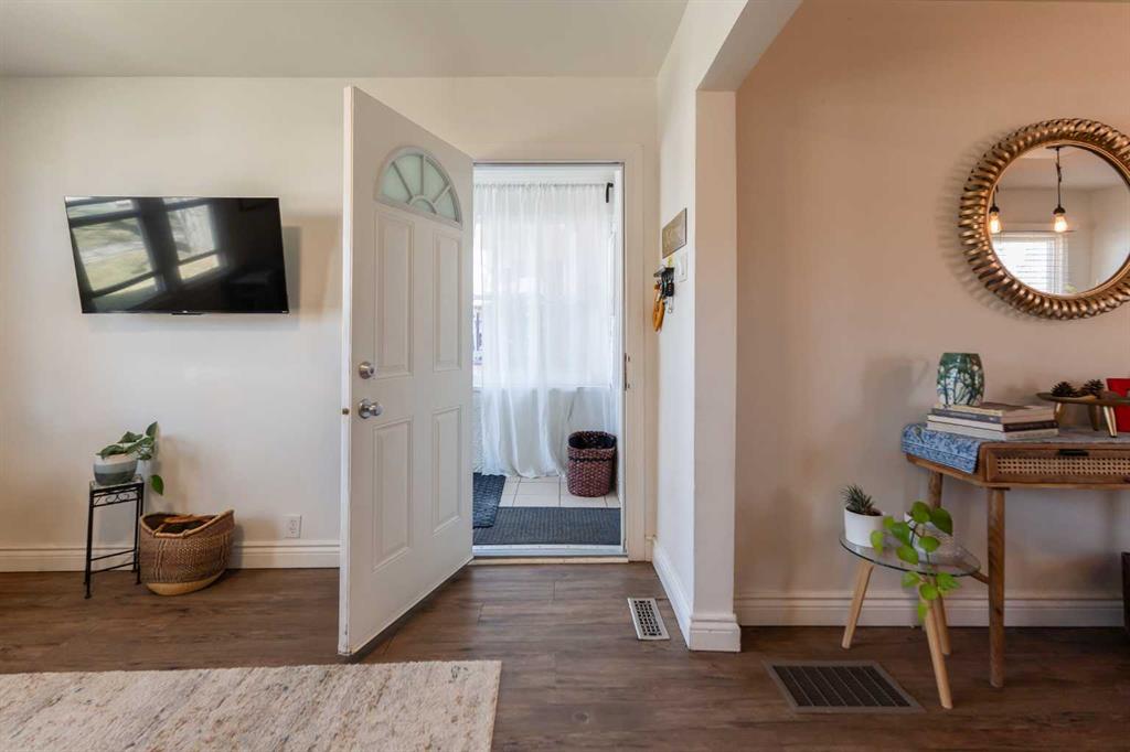 Picture for 618 9 Street S