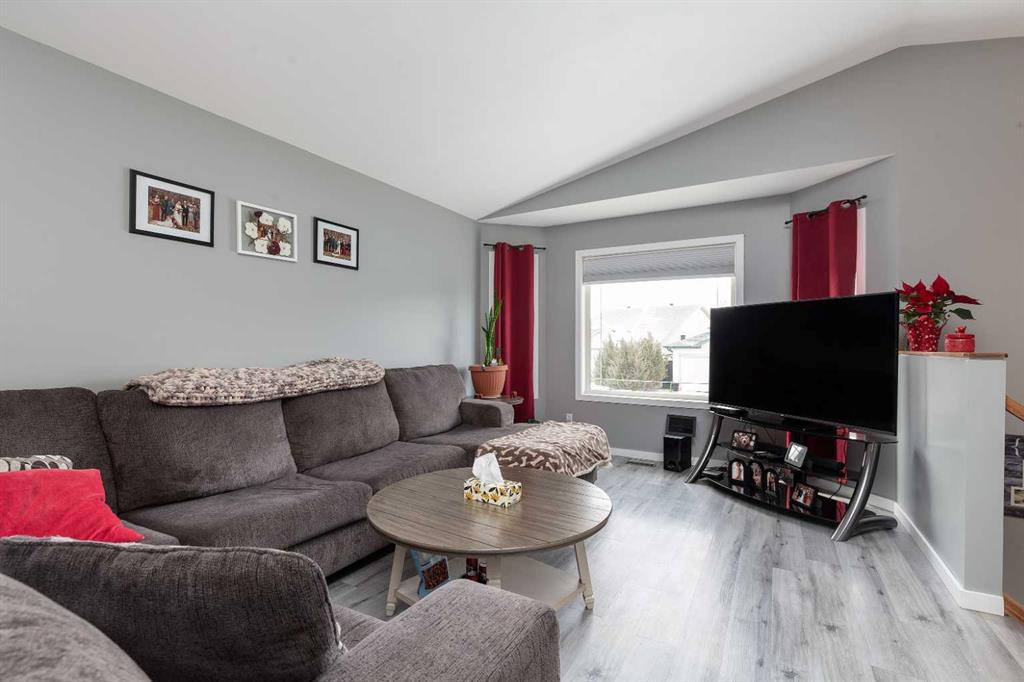 Picture for 53 St James Crescent N