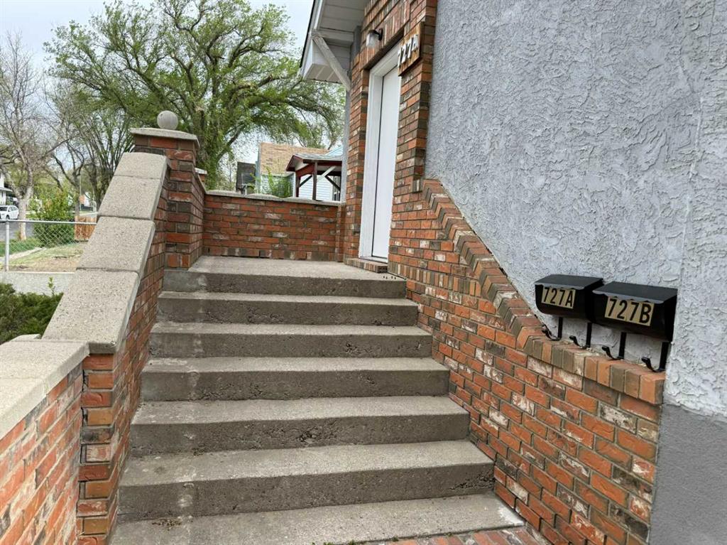 Picture for 727 8 Street S