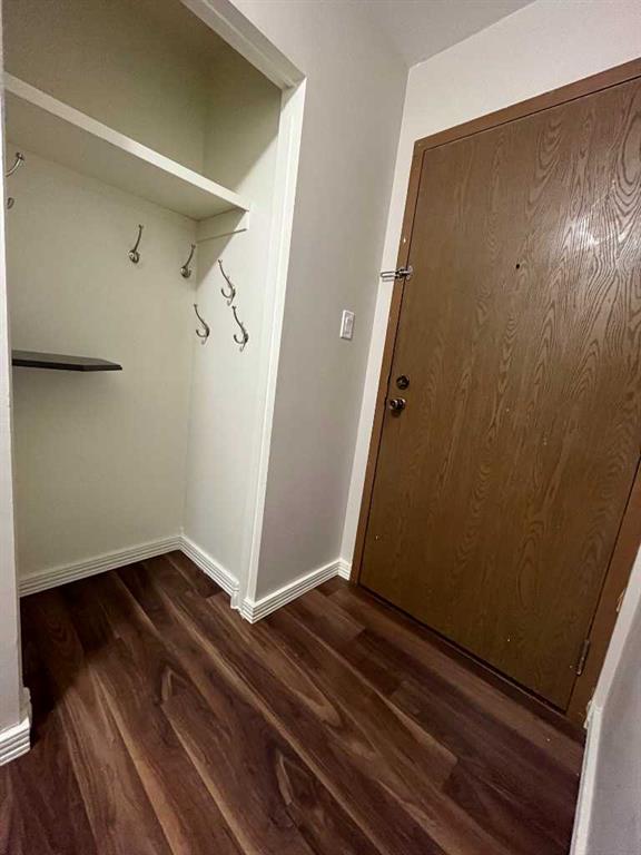 Picture for 208, 65 Temple Boulevard W