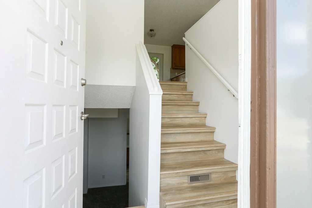Picture for 316 Leaside Avenue S