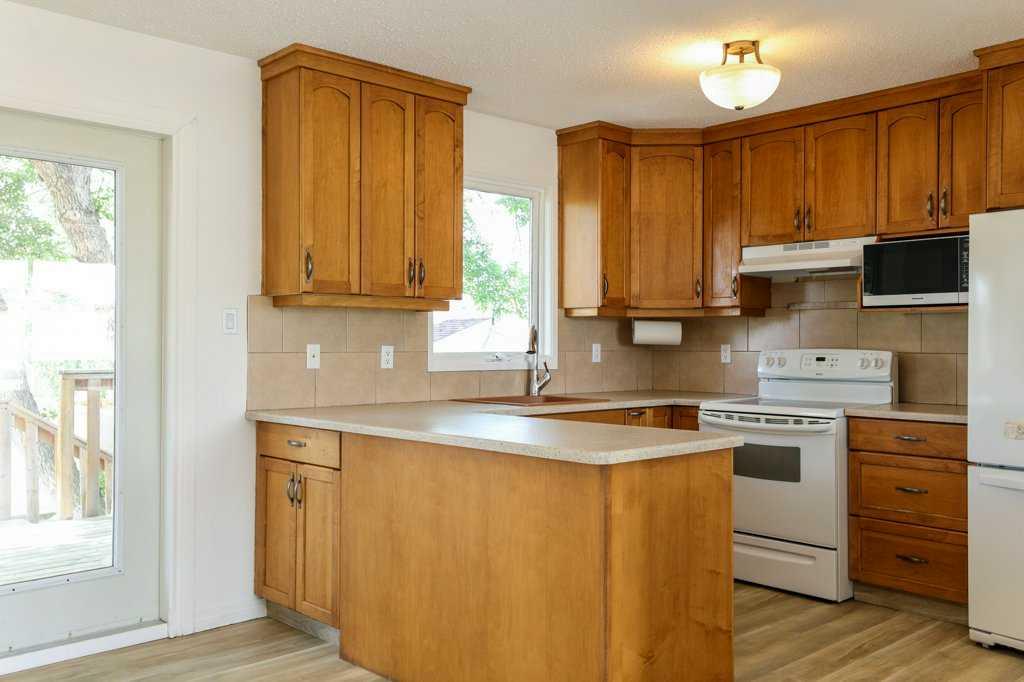 Picture for 316 Leaside Avenue S