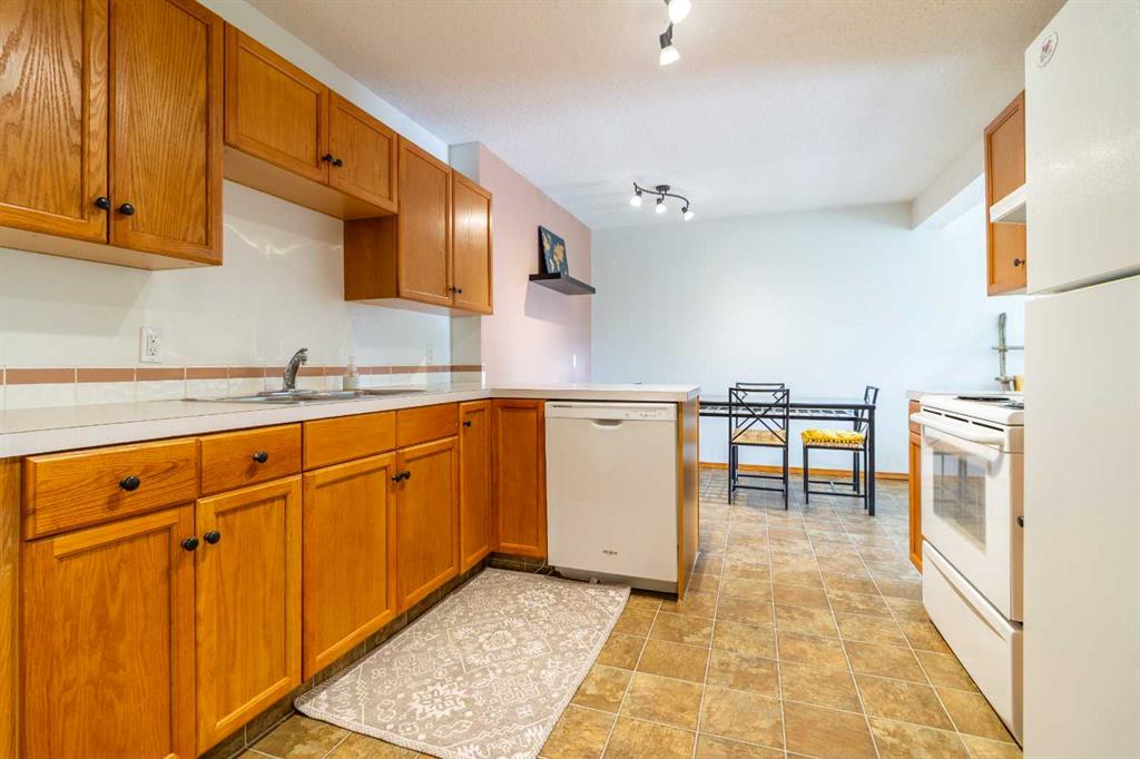 Picture for 209, 855 Columbia Blvd W  