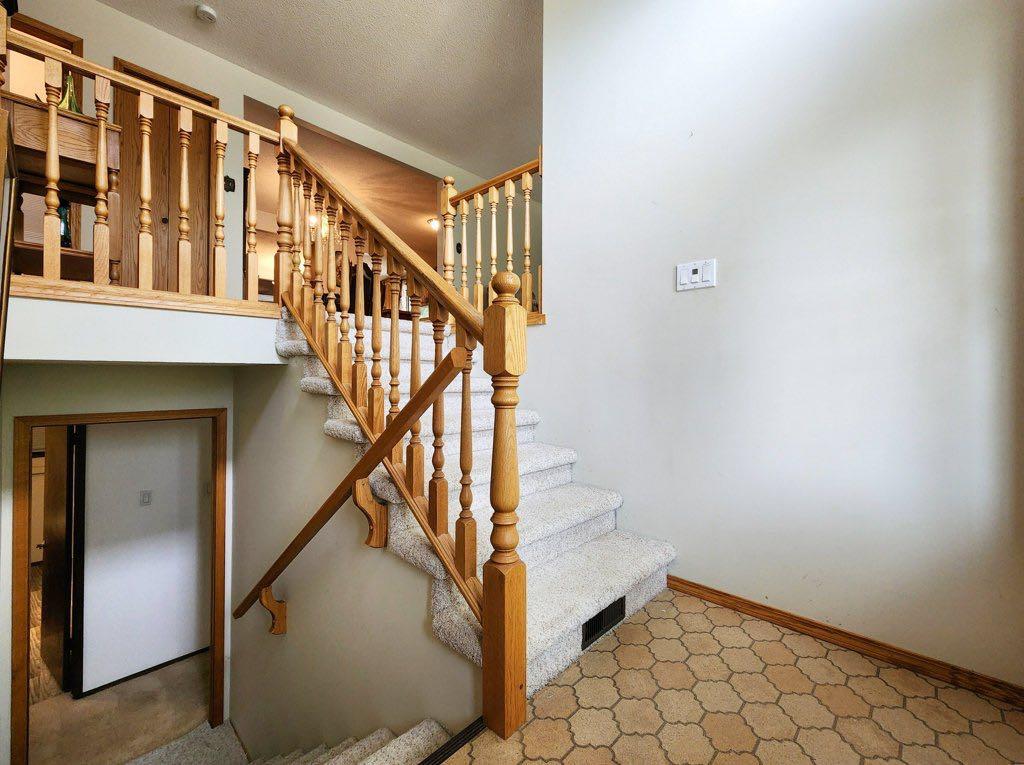Picture for 1818 Lakeside Road S