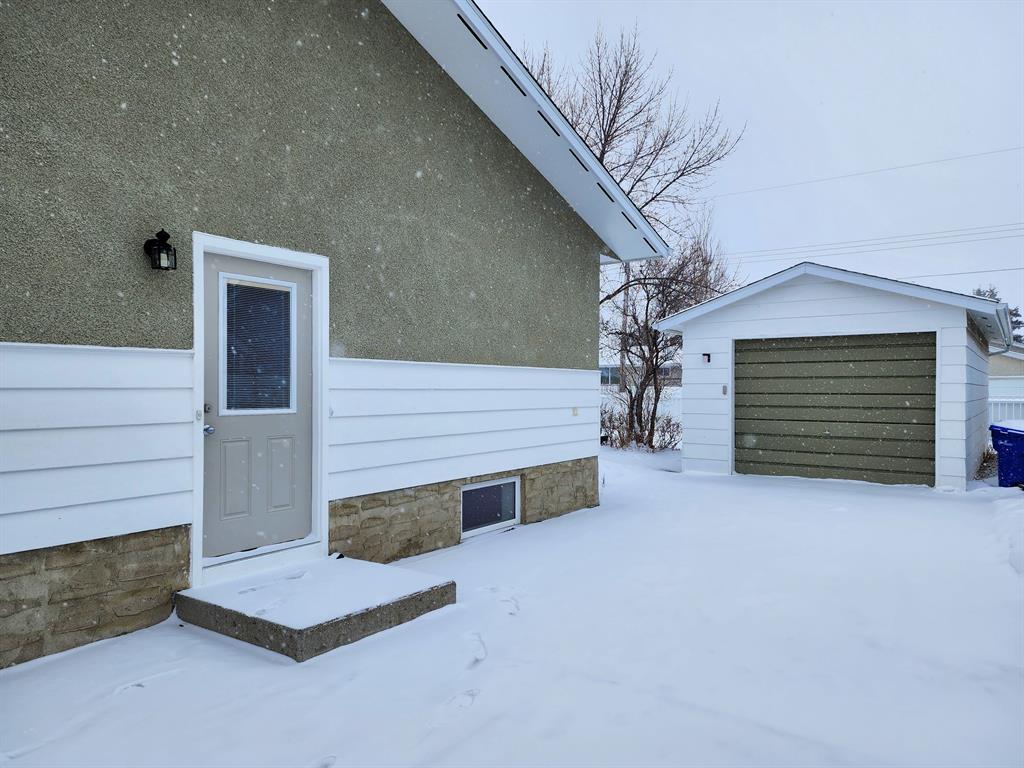      633 52ND Avenue W , Claresholm, 0353,T0L 0T0 ;  Listing Number: MLS A2030434