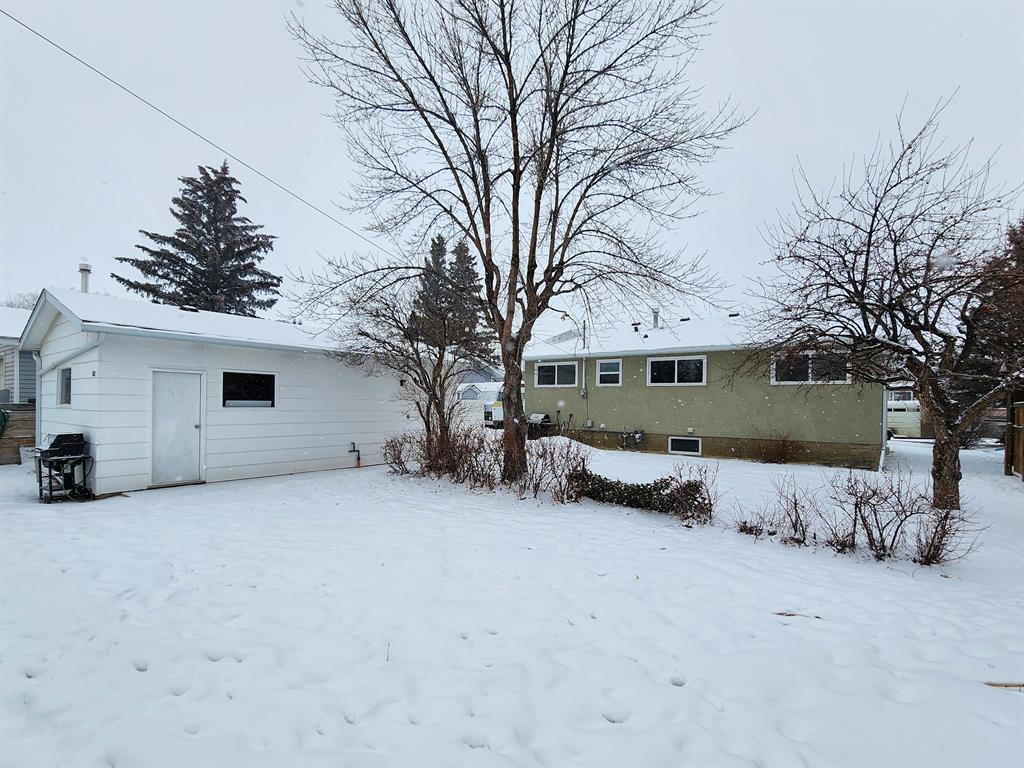      633 52ND Avenue W , Claresholm, 0353,T0L 0T0 ;  Listing Number: MLS A2030434