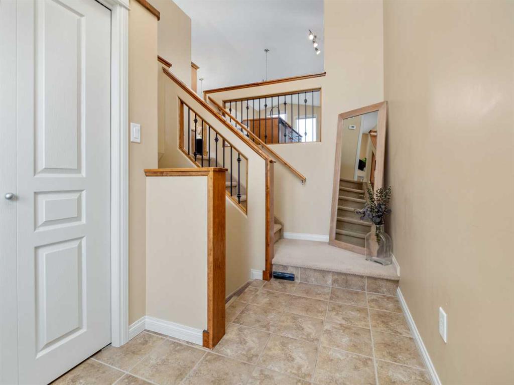 Picture for 488 Silkstone Crescent W