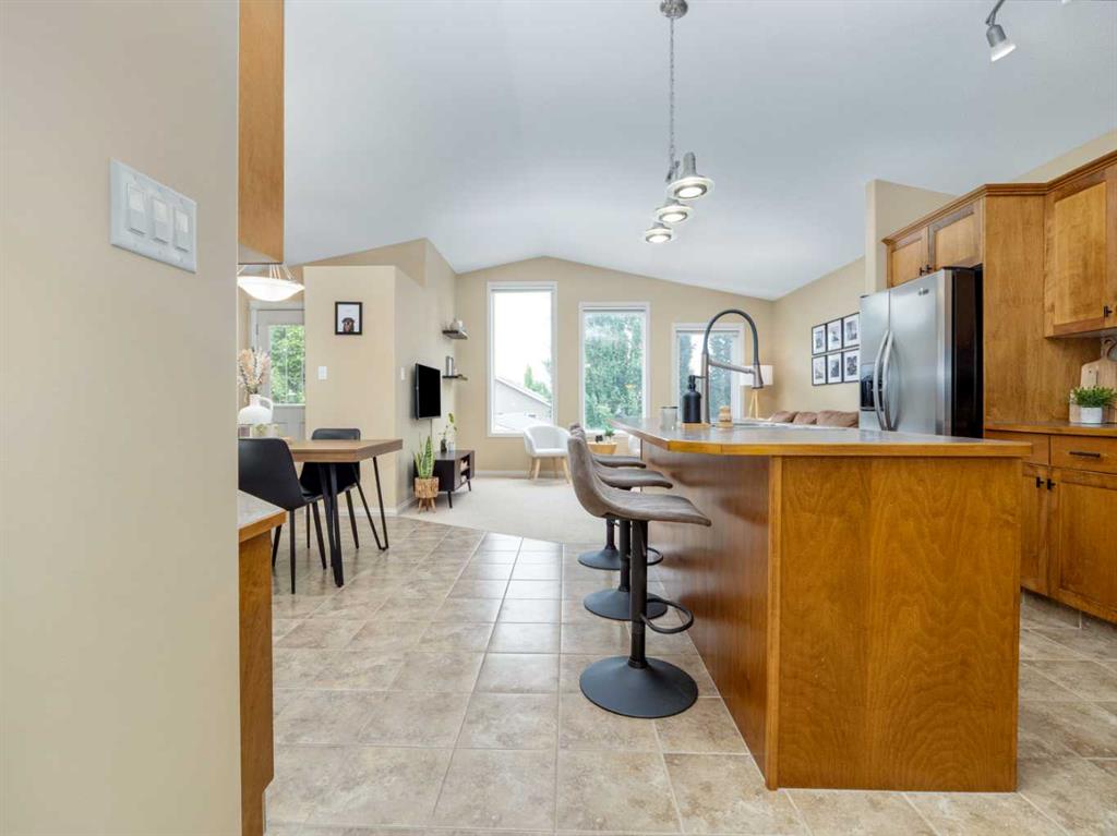 Picture for 488 Silkstone Crescent W