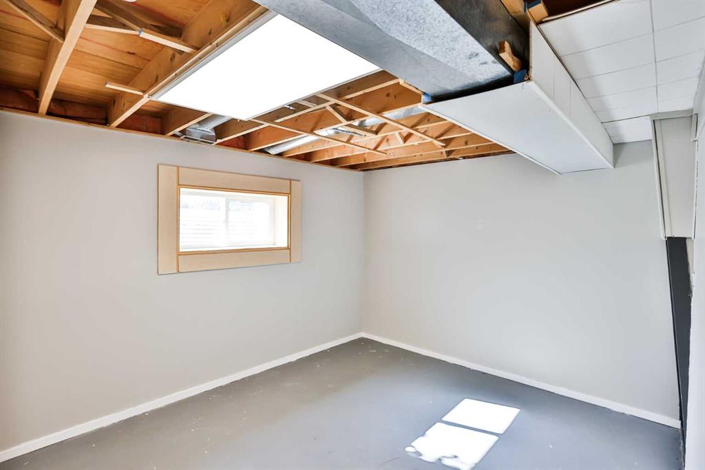 Picture for 41 W 300 N   https://www.cirrealty.ca/reb/ldar/4/A2259384_22.jpg
