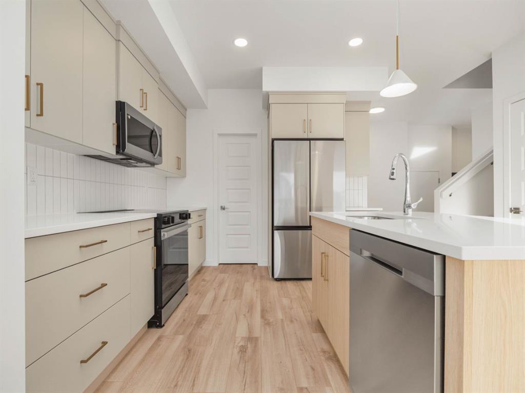 Picture for 734 Violet Place W