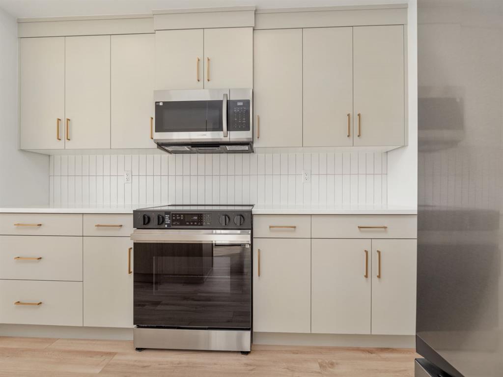 Picture for 734 Violet Place W