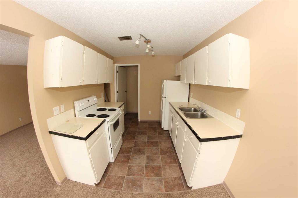 Picture for 4, 1713 St Edward's Boulevard N Picture for 4, 1713 St Edward's Boulevard N