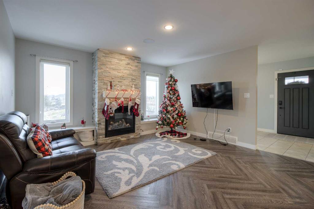 Picture for 541 Aquitania Boulevard W