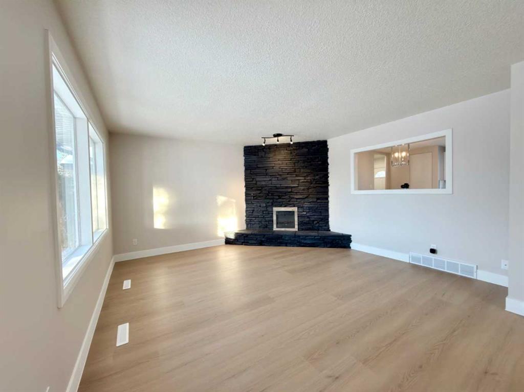 Picture for 33 Greenview Close N